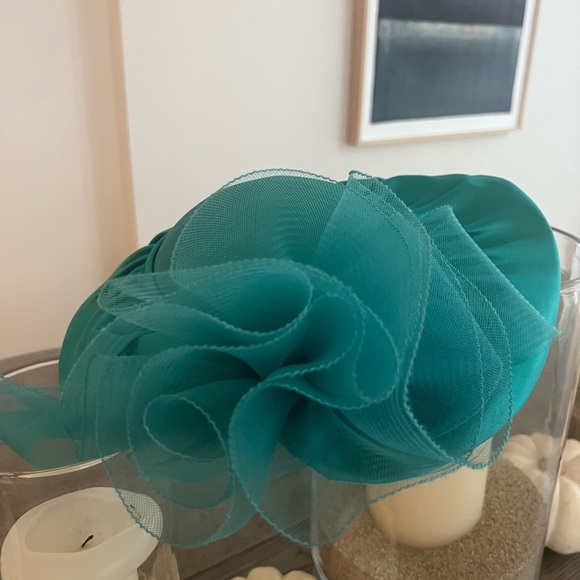 Women’s Matching Top & Skirt Set & Hat - Picture 9 of 14